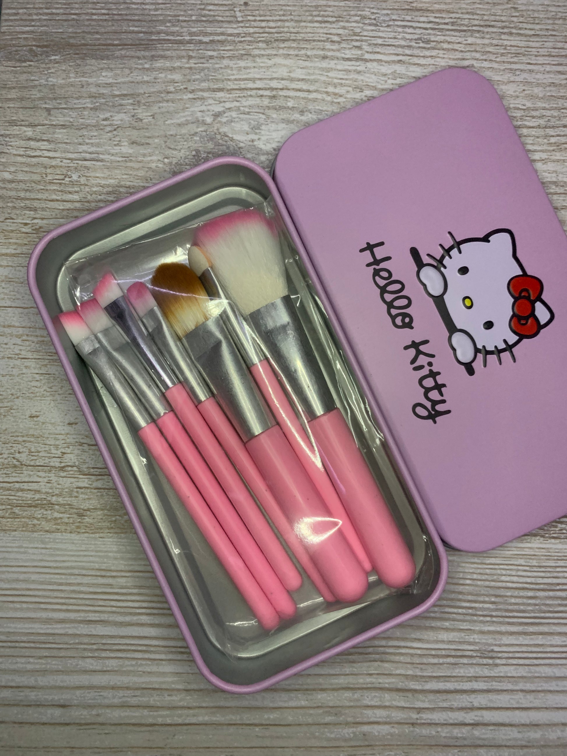 Fameza ello Kitty Set of 7 Pieces Complete Makeup Mini Brush Kit with a  Storage Plastic Box